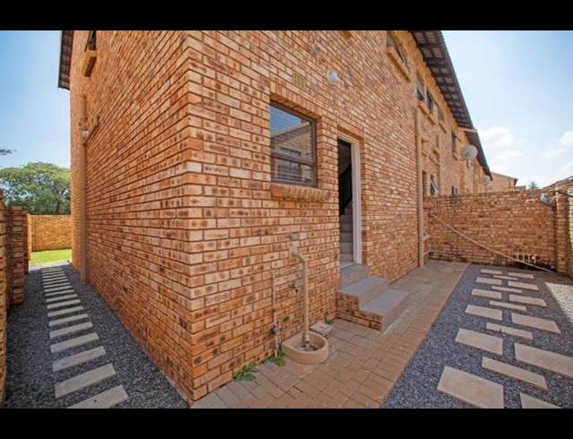 3 BEDROOM TOWNHOUSE FOR SALE IN BRENTWOOD